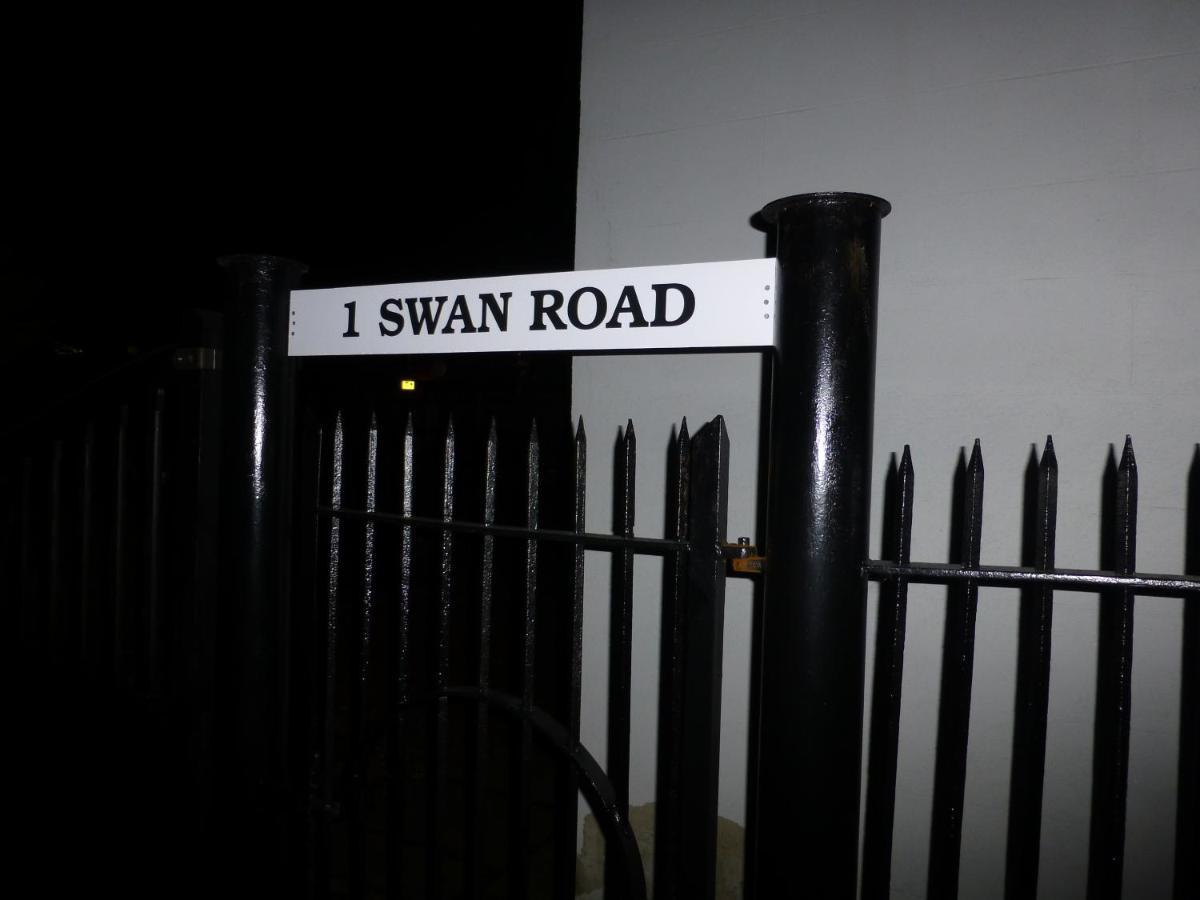 Swan Guest House LONDON - HEATHROW Hillingdon Zewnętrze zdjęcie